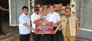 Kejati Aceh Salurkan Bantuan 40 Ribu Pakaian, Mamin untuk Korban Banjir dan Longsor