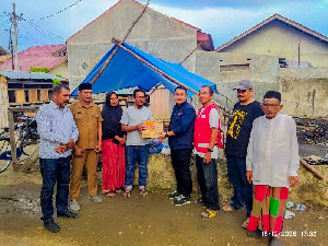 PMI Kota Banda Aceh Bantu Massa Panik Korban Kebakaran di Gampong Jeulingke