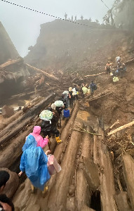 Air Mata Beraroma Keringat Relawan
