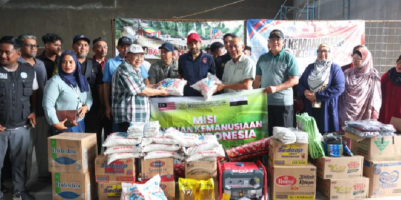 Gubernur Aceh Terima Bantuan Warga Malaysia untuk Korban Banjir dan Longsor