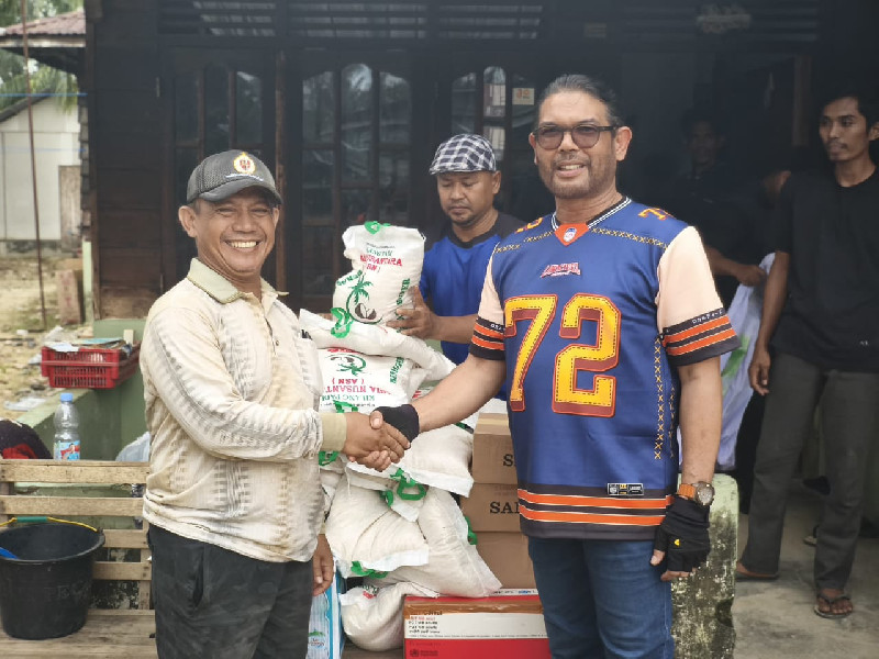 Nasir Djamil dan Relawan Kemanusiaan PKS Salurkan Bantuan di Aceh Tamiang