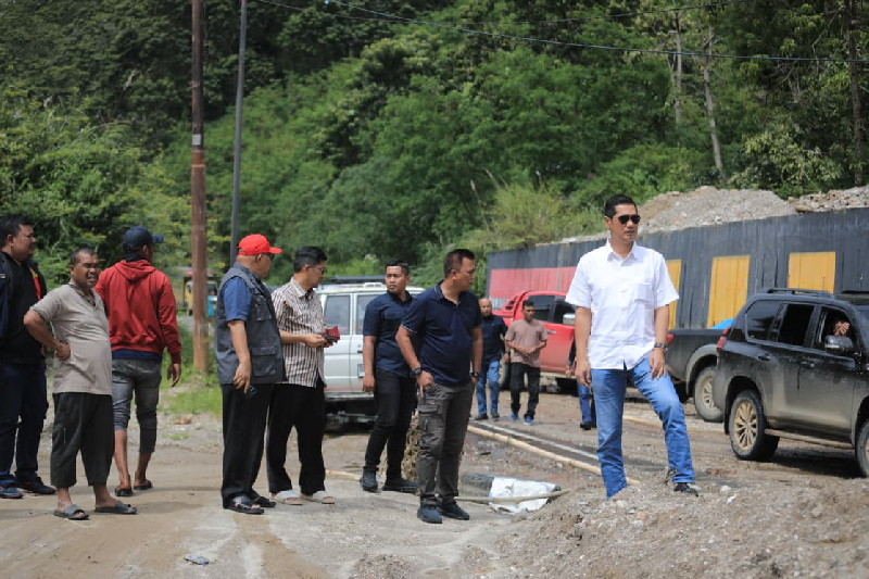 Sekda Aceh Tinjau Kerusakan Jalan Gayo Lues-Agara dan Salurkan Logistik