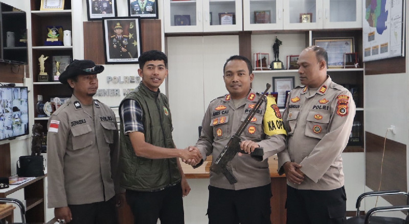 Warga Bener Meriah Serahkan Senjata Api Rakitan ke Polres