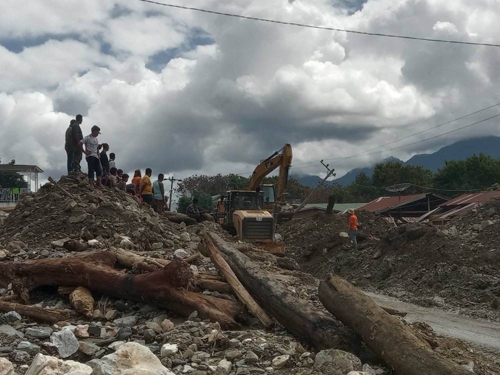 Provinsi Lepas Tanggungjawab, Puluhan Kampung Terisolasi