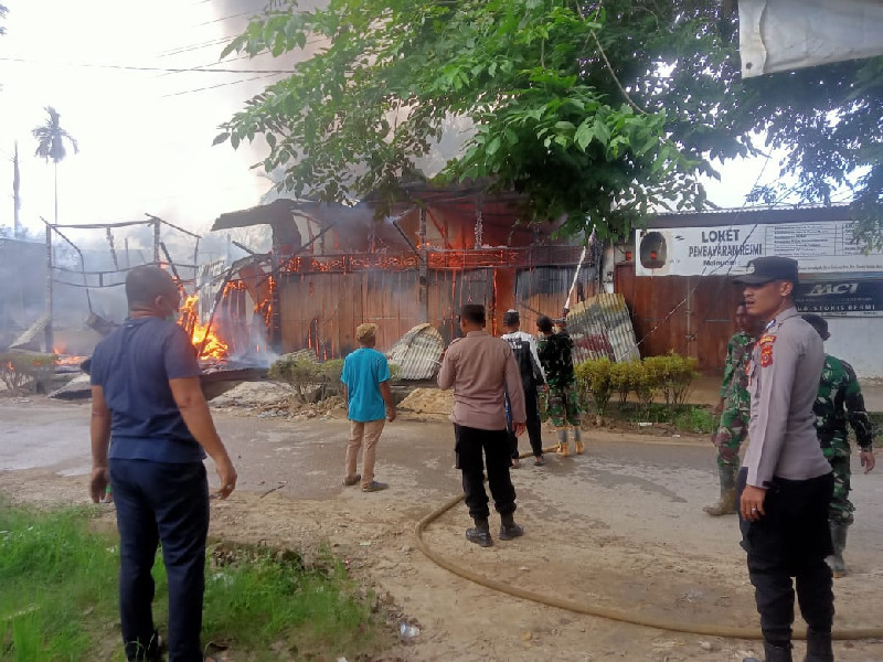 Enam Pintu Ruko di Tanah Jambo Aye Terbakar, Kerugian Capai Ratusan Juta