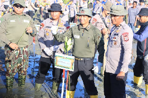Polda Aceh Tanam 10.000 Mangrove untuk Wujudkan Program Green Policing