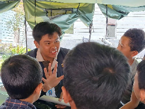 Relawan Sekolah Sukma Bangsa dan Fisipol UGM Mengajar di Pengungsian Aceh