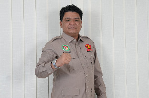 Presiden Prabowo Anugerahkan Satya Lencana kepada Don Muzakir