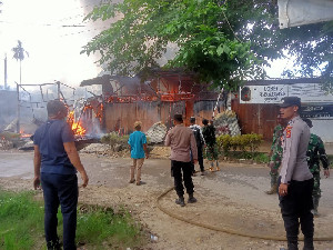 Enam Pintu Ruko di Tanah Jambo Aye Terbakar, Kerugian Capai Ratusan Juta