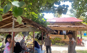 Libur Akhir Pekan, Polsek Labuhanhaji Timur Intensifkan Pengamanan Pantai Sawang Indah
