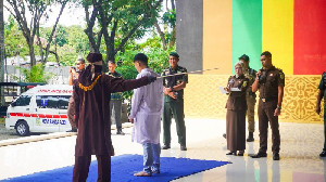 Mahkamah Syar&rsquo;iyah Banda Aceh Eksekusi 420 Cambukan terhadap Enam Terpidana