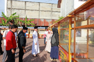 Pemkab Aceh Barat Salurkan Bantuan 24 Steling bagi Pelaku Usaha Ekonomi Kreatif
