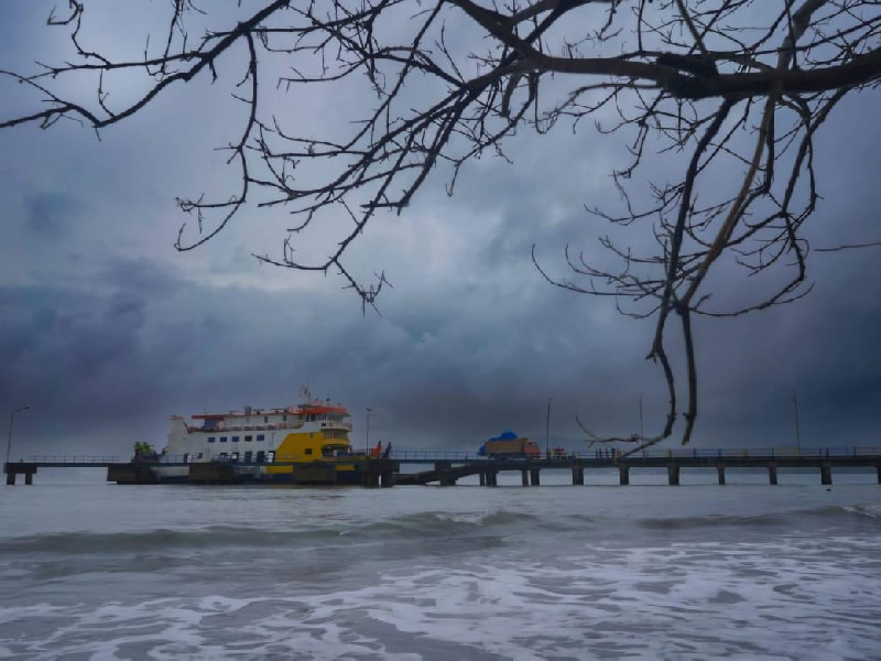Cuaca Ekstrem Masih Berlanjut, ASDP Minta Warga Tunda Perjalanan Laut