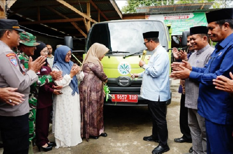 Perkuat Pengelolaan Lingkungan, Pemkab Aceh Tengah Hibahkan Dump Truck ke Bank Sampah