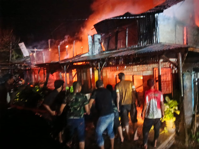 Lima Rumah Terbakar di Gampong Simpang Tiga Kluet Utara, Api Berhasil Dipadamkan