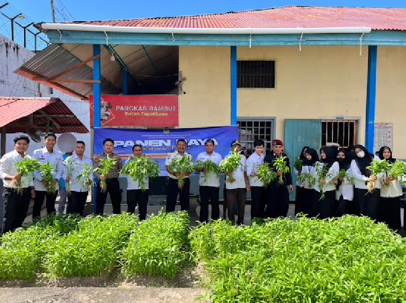 Panen Raya di Tengah Keterbatasan, Rutan Tapaktuan Hasilkan 25 Kg Sayuran
