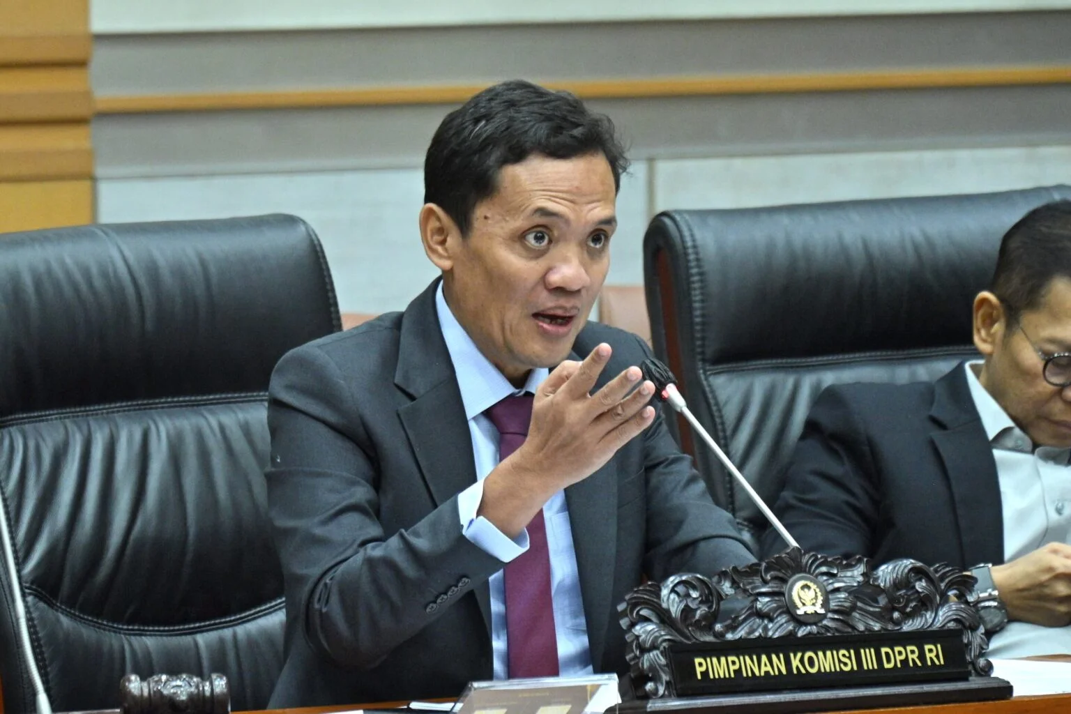 Komisi III DPR RI Tegaskan Posisi Polri Tetap Langsung di Bawah Presiden