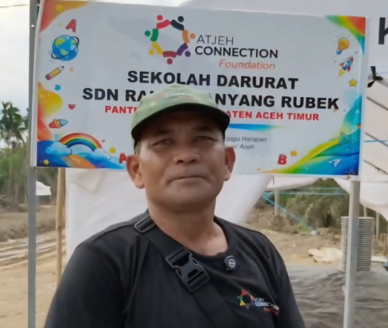 Relawan ACF Salurkan 34 Set Seragam untuk Siswa Penyintas Banjir di SDN Ranto Panyang Rubek