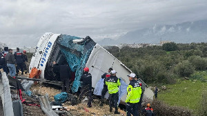 Tragis! Bus Terjun di Antalya, 8 Tewas dan Puluhan Luka Parah