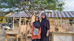 Siswa Korban Banjir di Aceh Utara Belajar di Kelas Darurat Tanpa Seragam dan Buku