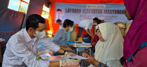 PGE Beri Layanan Kesehatan untuk Korban Banjir di Langkahan