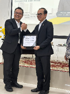 Menavigasi Era Kompetisi: Risiko Global & Masa Depan Pekerjaan