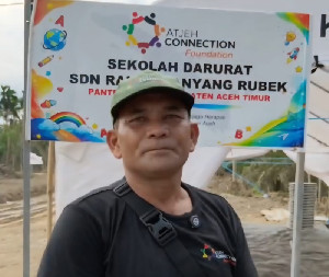 Relawan ACF Salurkan 34 Set Seragam untuk Siswa Penyintas Banjir di SDN Ranto Panyang Rubek