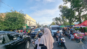 Ngabuburit Ramadan, Jalan Syiah Kuala-Lamdingin Macet Parah Tanpa Penjagaan Polisi