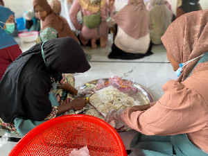 Mahasiswa KKN USK Kembangkan &ldquo;Krap Krup&rdquo; Keripik Tempe sebagai Produk Unggulan Desa
