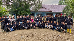 Pascabencana, Dinas ESDM Aceh Terjunkan 70 Relawan Bersihkan Sekolah di Aceh Tamiang