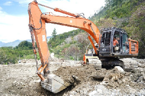 Bupati Aceh Tengah Pastikan Huntara dan Normalisasi Sungai di Kampung Kala Segi Lancar