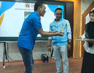 Ketua KIP Aceh Raih Dua Kategori PWI Award