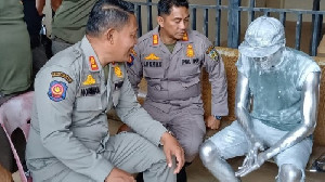 Janji Tak Mengulangi! Manusia Silver Diamankan Satpol PP WH Banda Aceh