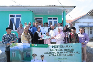 Walikota Banda Aceh Salurkan Bantuan Rumah dari Dana Zakat untuk Korban Kebakaran