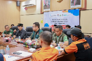 Bupati Aceh Barat Serahkan Bantuan Stimulan Rumah Rusak Senilai Rp1,4 Miliar