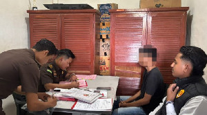 Satreskrim Polres Aceh Selatan Serahkan Dua Tersangka Maisir Judi ke Kejaksaan