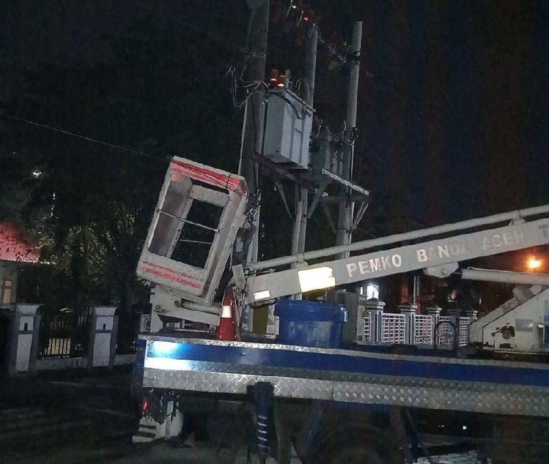DLHK3 Banda Aceh Rutin Perbaiki Lampu Jalan Demi Kota yang Terang dan Aman