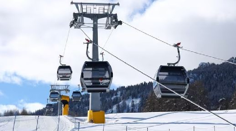 Ngeri! Gondola Ski Mendadak Mati, 67 Orang Tergantung di Ketinggian 21 Meter