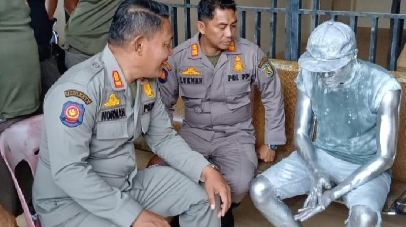 Janji Tak Mengulangi! Manusia Silver Diamankan Satpol PP WH Banda Aceh