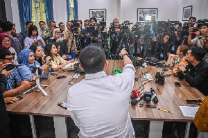 Seskab Teddy Tanggapi Isu MBG Kurangi Anggaran Pendidikan