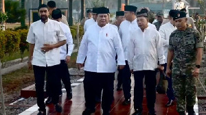 Prabowo Salat Id di Aceh Tamiang, Warga Padati Masjid Darussalam