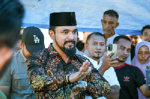 Bupati Aceh Timur Salurkan Bantuan dan Tinjau Huntara