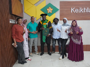 Mahasiswa Internasional Asal Gambia Raih Gelar Magister di USK
