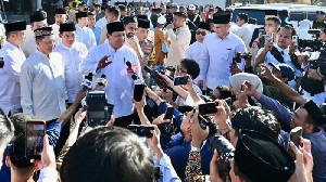 Klaim Presiden Hampir 100 Persen tetapi Rakyat Masih Menderita
