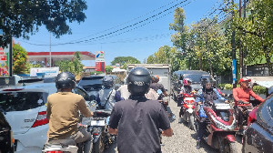 Khawatir Stok BBM Menipis, Sejumlah SPBU di Banda Aceh Dipadati Warga