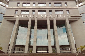 Hakim PN Kraksaan Dipecat Tetap karena Telantarkan Keluarga dan Manipulasi Data Cerai