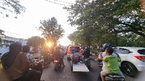 Jalan Blang Padang-Ulee Lheu Macet Parah, Warga Harap Ada Polisi Mengatur Lalu Lintas