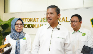 Kabar Baik! Dana BOS Madrasah Rp4,5 Triliun Mulai Dicairkan, Bisa Bayar Guru Honorer
