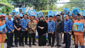 445 Petugas Kebersihan Banda Aceh Terima Zakat, Bentuk Apresiasi untuk Pahlawan Jalanan