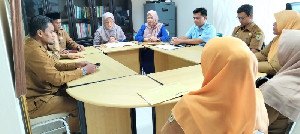 Disdukcapil Banda Aceh Serahkan DP4 untuk Pilchiksung di Lamdom dan Surien